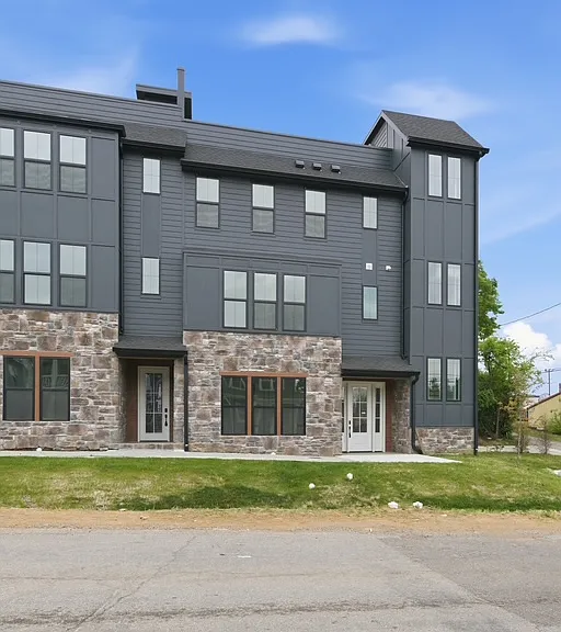 1108 Leland Ave — Photo 2