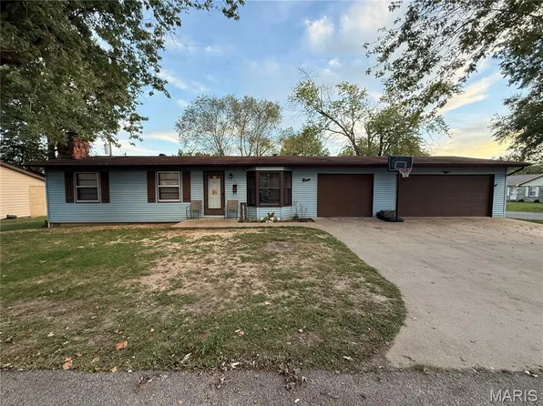 1911 Yale Dr, Scott City, MO 63780