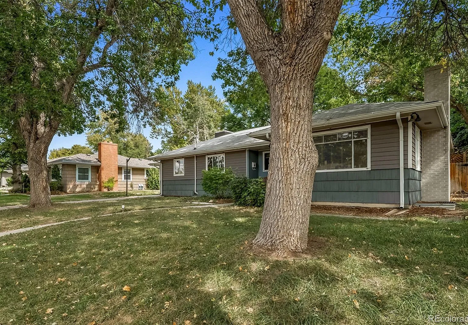 4 bed, 2.0 bath, 2200 sqft, $3,750 — Photo 2