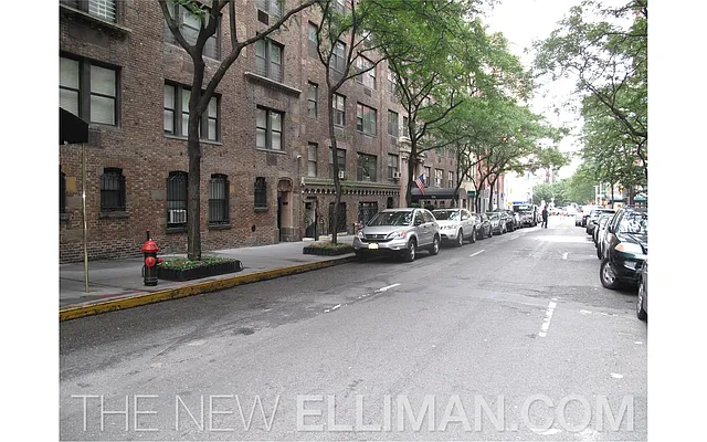 Sold by Douglas Elliman | media 21