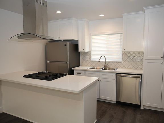 3rd image of 223 N Juanita Ave