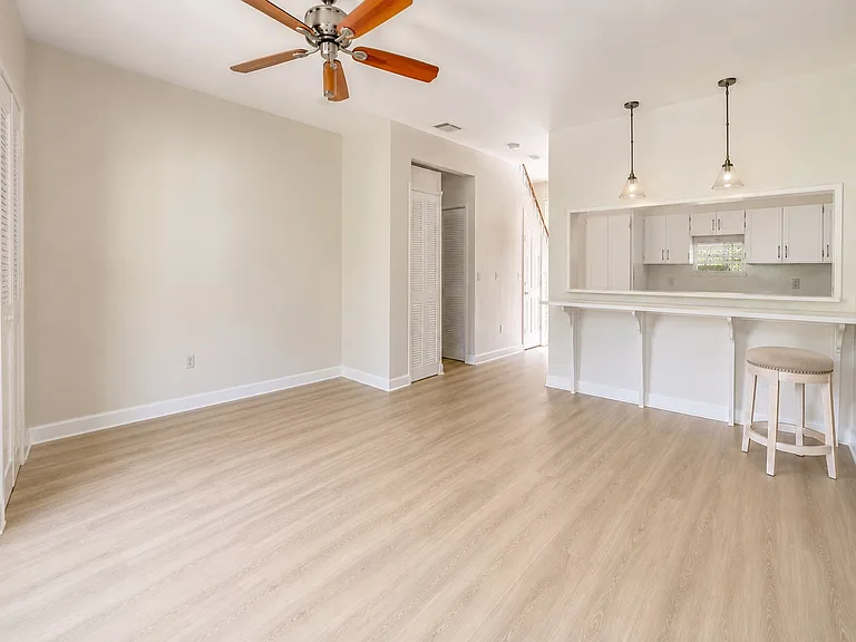 79 Riverside Villa Dr — Photo 9