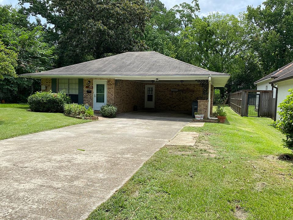 Frontyard / Carport