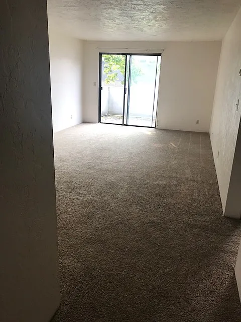 Rivers Edge Apts - 270-05 — Photo 2