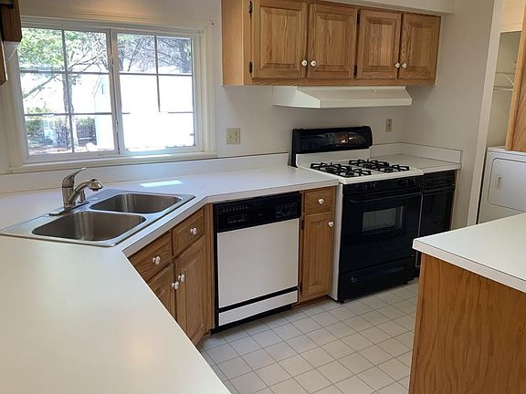 4th image of 11 Trailwood Dr