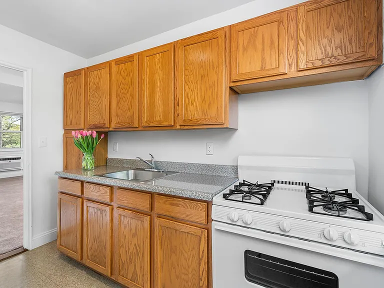 Crestwood Lake Apartments — Photo 88