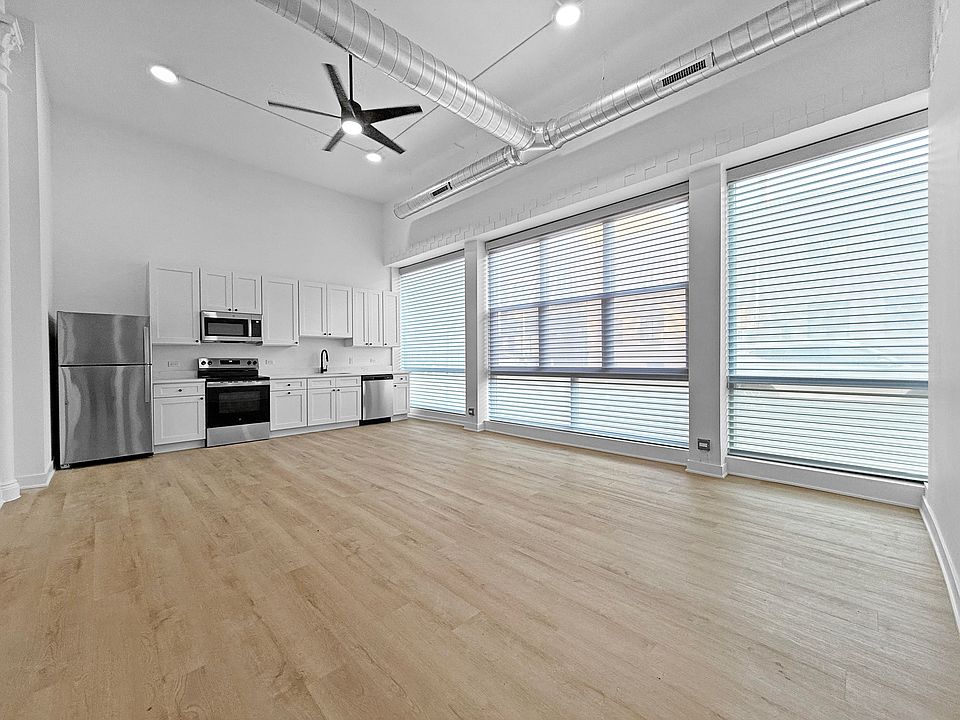 1st image of 837 N Milwaukee Ave #103
