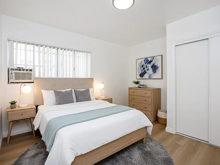 3620 S Budlong Ave #4 — Photo 10