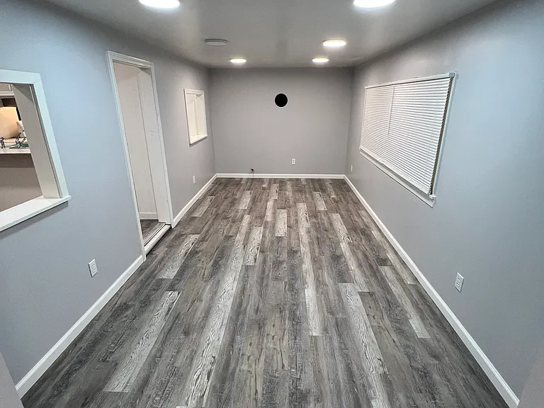 48 E Tolna Rd — Photo 3