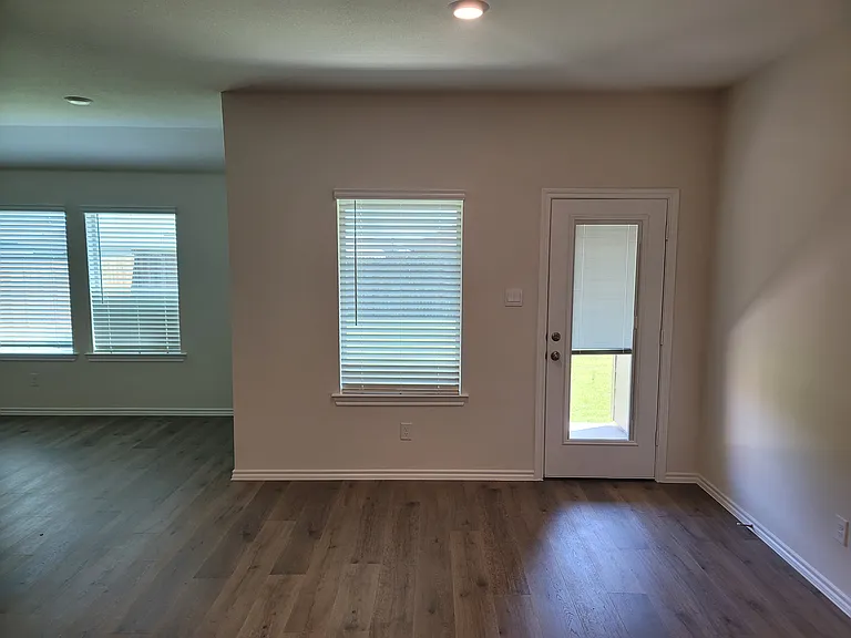 1216 Riverbrook Ln — Photo 12