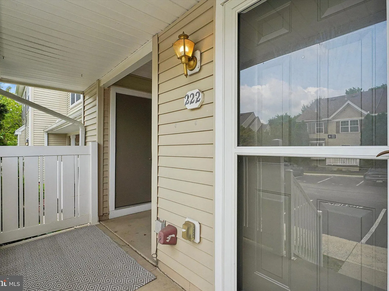 2 bed, 2.5 bath, 1380 sqft, $2,300 — Photo 2