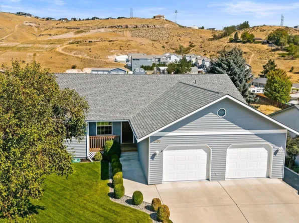 1407 W Cherry Ave, Selah, WA 98942