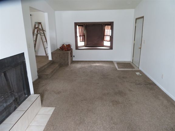5th image of 1094 Lucharles Ave