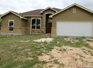 230 Blue Bonnet, Floresville, TX 78114