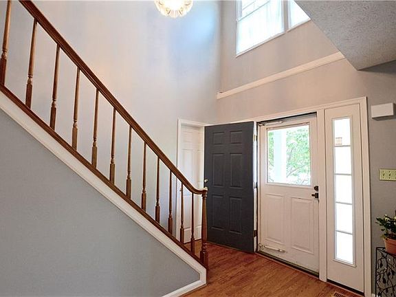 3rd image of 2692 Marshfield Dr