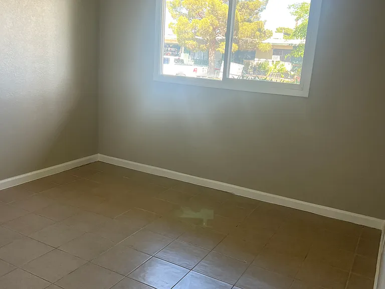 304 Palm Dr — Photo 18