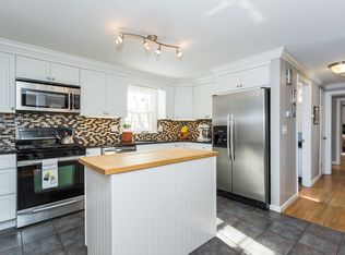 637 Maple Rd, Longmeadow, MA 01106