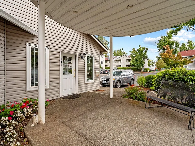 Gilhurst Apartments — Photo 10