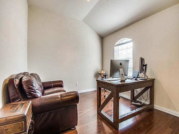 4th image of 4020 Deer Lake Dr