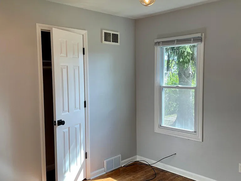 111 W Mapledale Ave — Photo 17