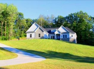 11380 Majestic Valley Ct, Fenton, MI 48430