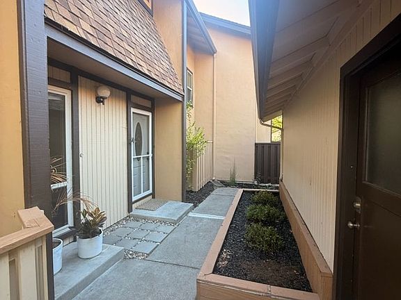 3rd image of 1571 Candelero Dr