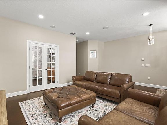 4th image of 932 Lost Grove Cir