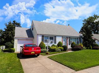 590 Colonade Rd, West Hempstead, NY 11552