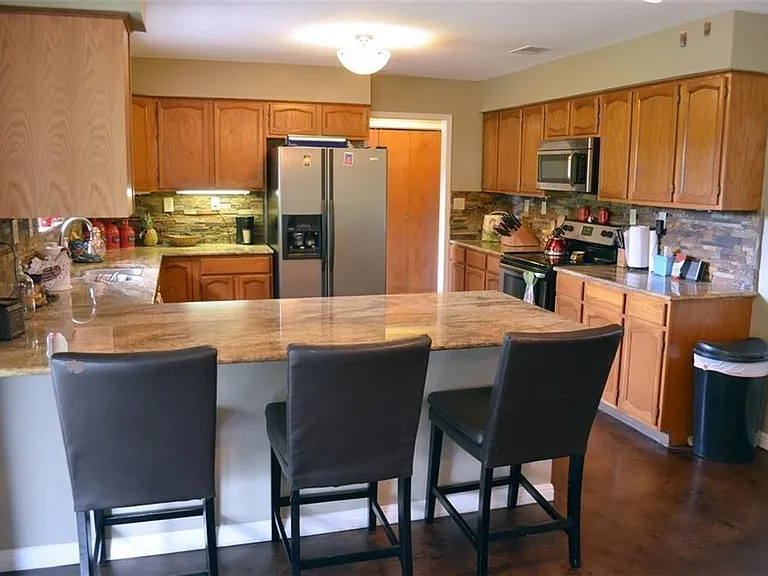 696 Hill Country Trl — Photo 8
