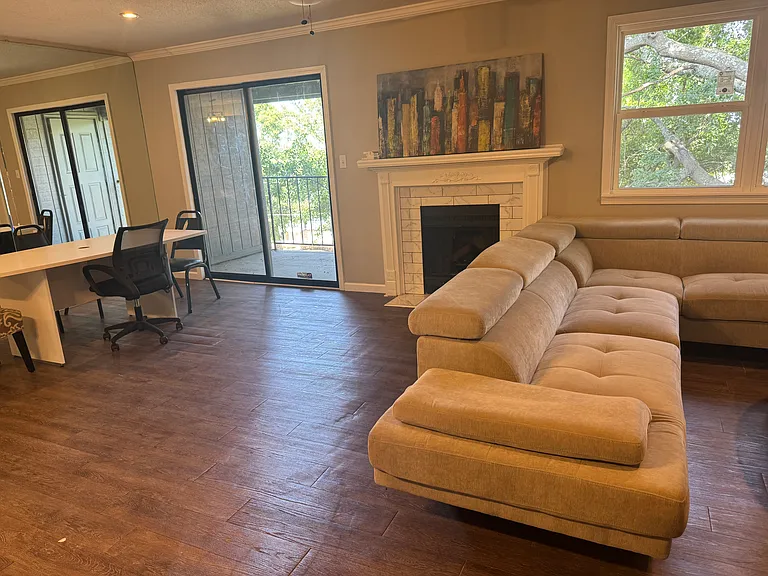 406 Skyview Dr #H — Photo 2