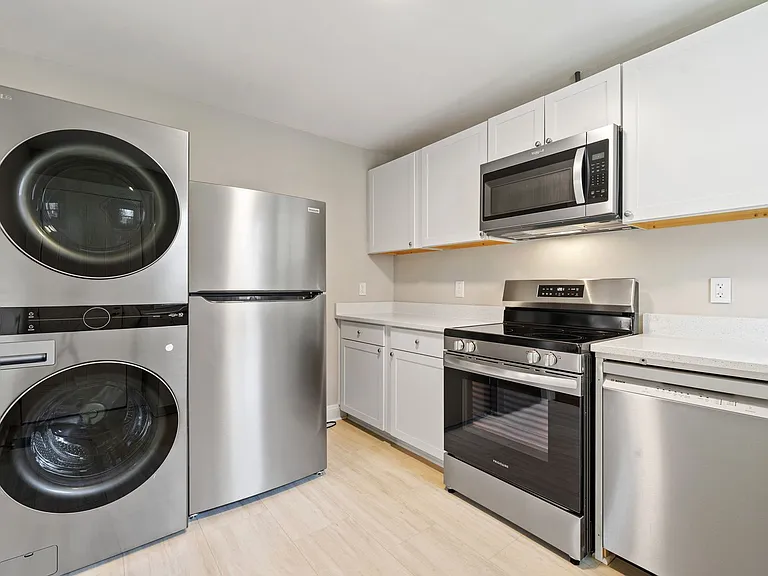 215 W Geer St — Photo 8
