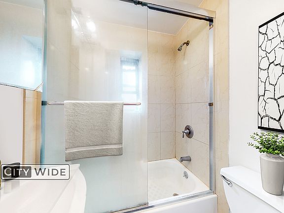 5th image of 345 E 65th St APT 5C