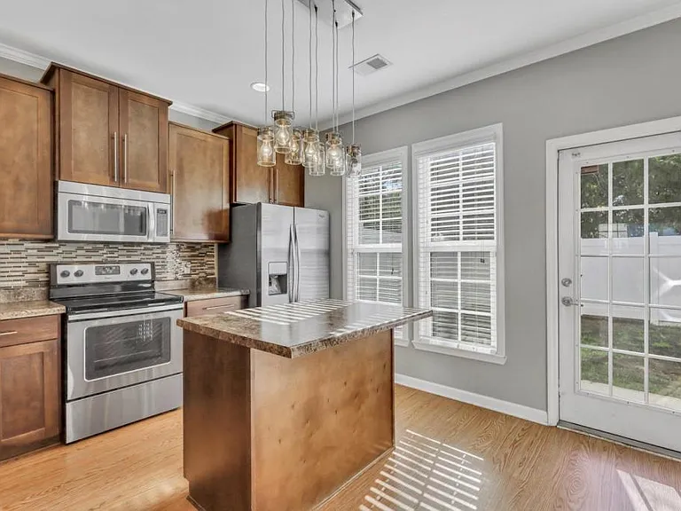 205 Ventura Pl — Photo 24
