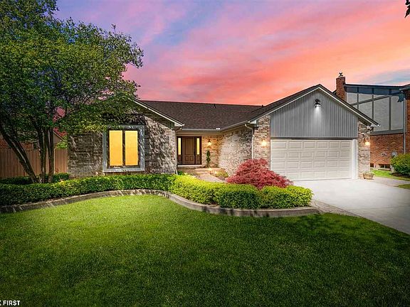 3rd image of 44305 Pentwater Dr