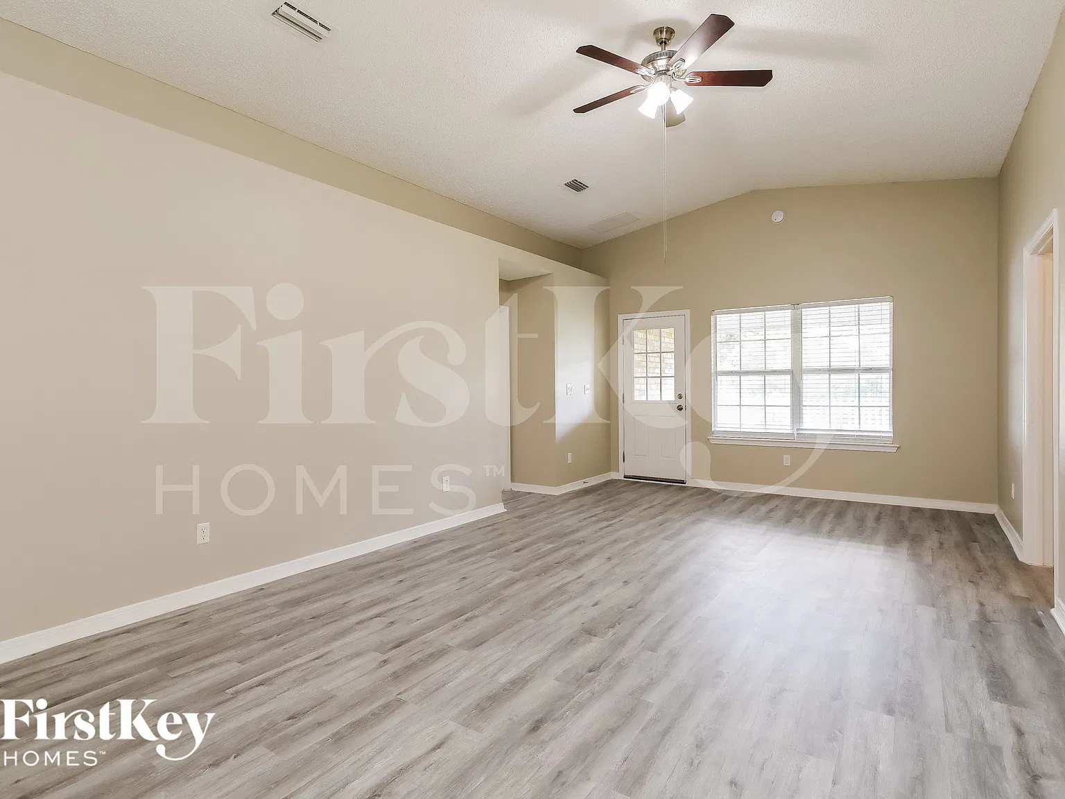 4 bed, 2.0 bath, 1898 sqft, $2,470 — Photo 4