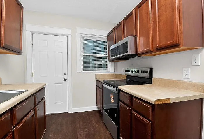 420 Plymouth Ave — Photo 15