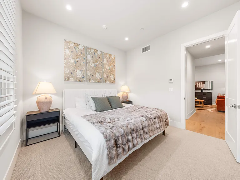 235 Pinnacle — Photo 8