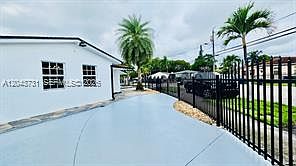 5th image of 3180 SW 25th Ter