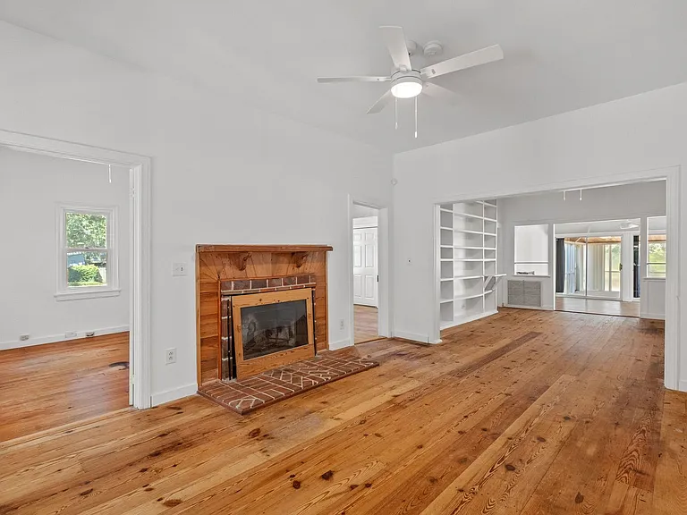 2250 Myrtle Ave — Photo 7