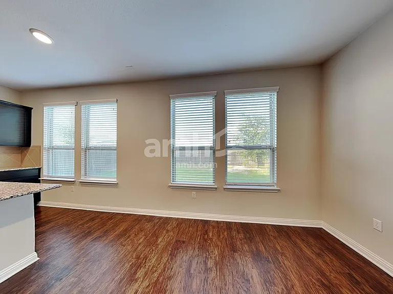 8112 Turnberry Ln — Photo 5