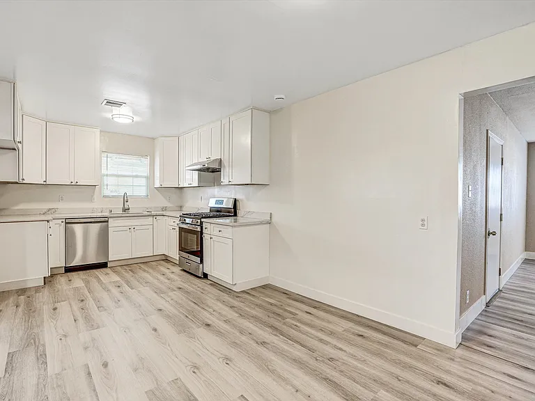 451 Wilshire Ave — Photo 6