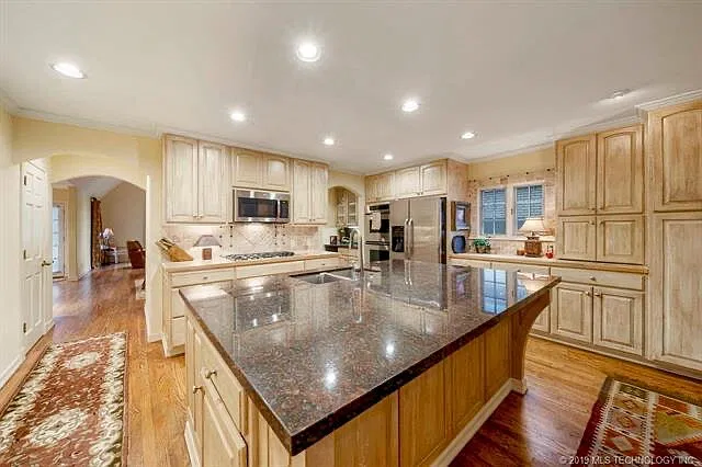 4 bed, 4.0 bath, 3405 sqft, $6,000 — Photo 4