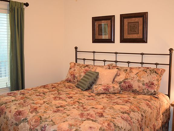 5th image of 304 Banister Dr #401