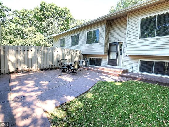 2nd image of 1515 N Innsbruck Dr NE