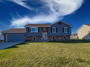 17420 Camelot Dr, Lowell, IN 46356