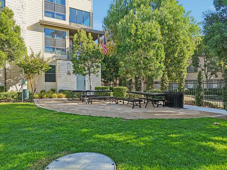 11048 Luminate Dr — Photo 34