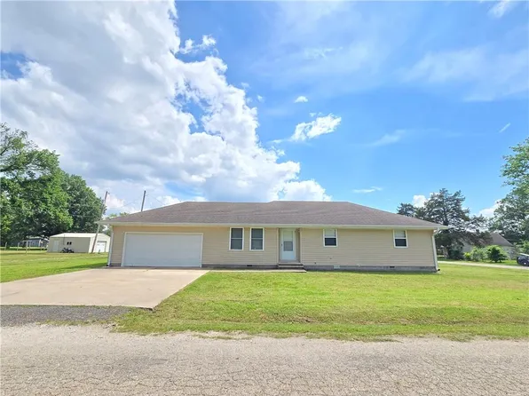 817 W Park St, Cherryvale, KS 67335