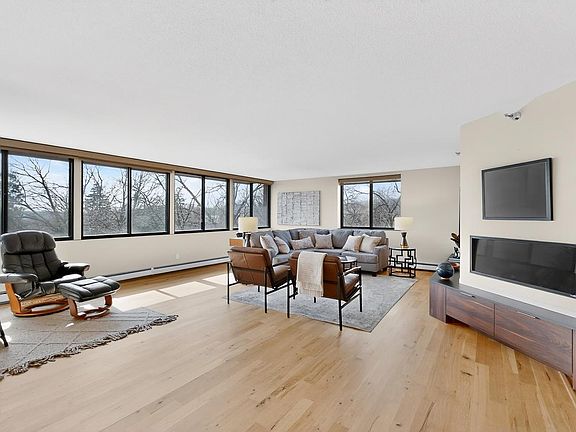 5th image of 600 4th St SW APT 408