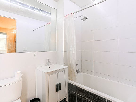 5th image of 319 Melrose St APT 1R
