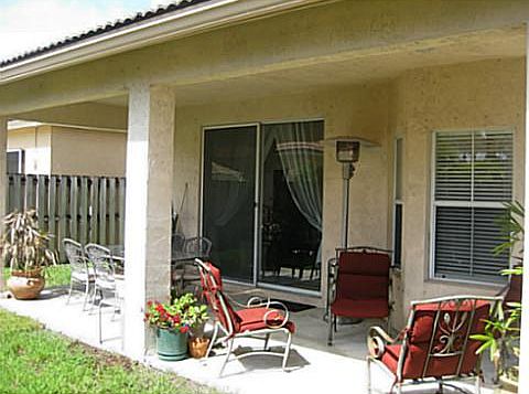 4th image of 252 W Royal Cove Cir